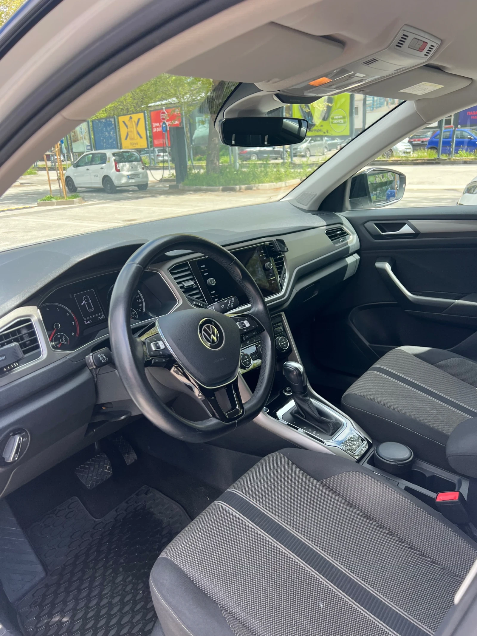 VW T-Roc, снимка 6 - Автомобили и джипове - 54293971