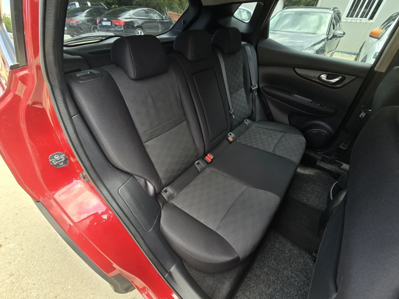 Nissan Qashqai 1.5dci 110к.с Топ състояние , снимка 15 - Автомобили и джипове - 55032786