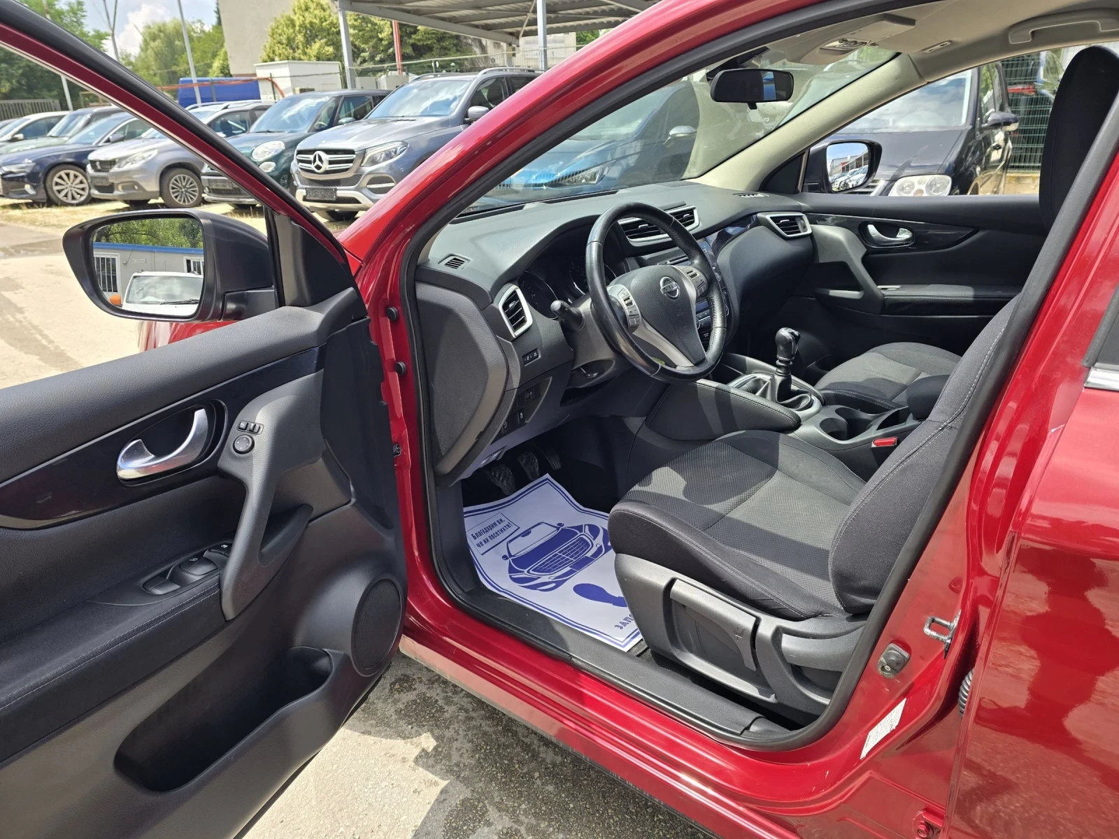 Nissan Qashqai 1.5dci 110к.с Топ състояние , снимка 11 - Автомобили и джипове - 55032786