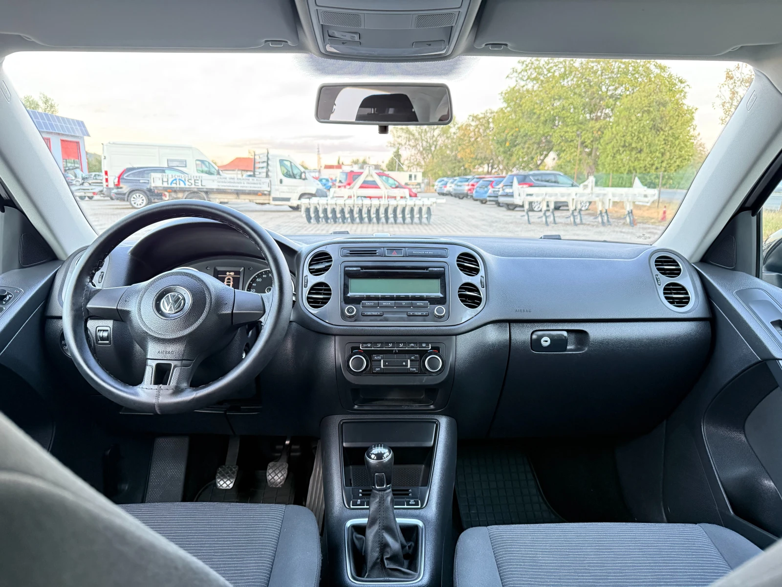 VW Tiguan 2.0 TDI * OFFROAD * / FACELIFT /, снимка 9 - Автомобили и джипове - 56087650
