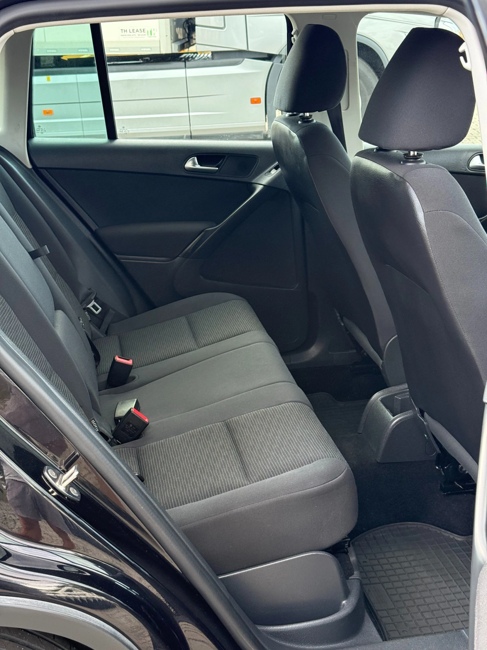 VW Tiguan 2.0 TDI * OFFROAD * / FACELIFT /, снимка 12 - Автомобили и джипове - 56087650