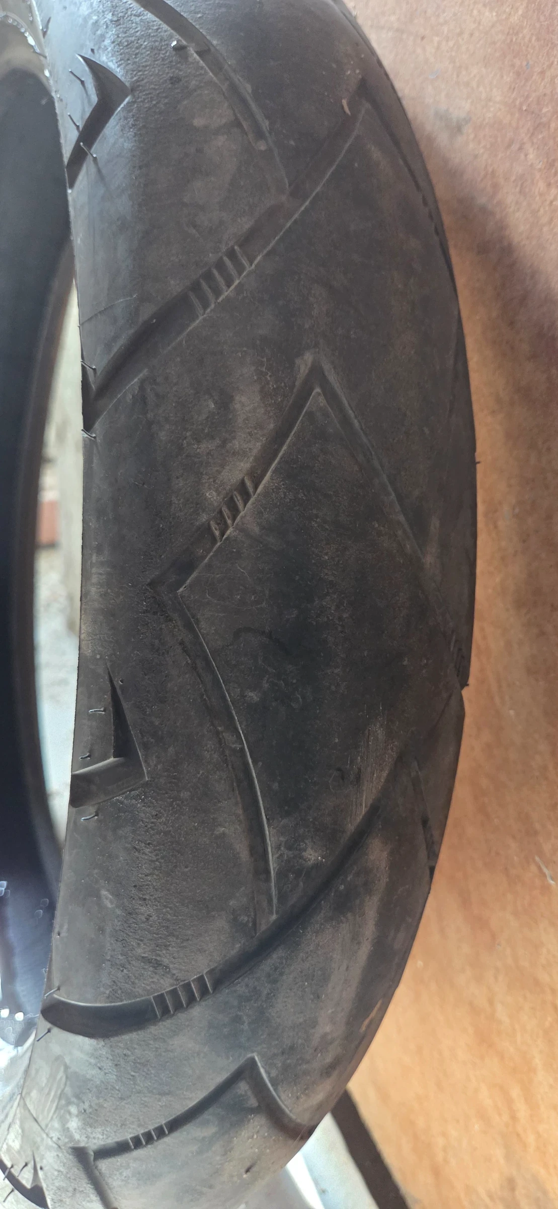 Гуми, снимка 8 - Гуми и джанти - 54007011