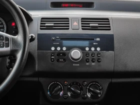 Suzuki Swift 1.3 Бензин Подгрев запазена, снимка 8