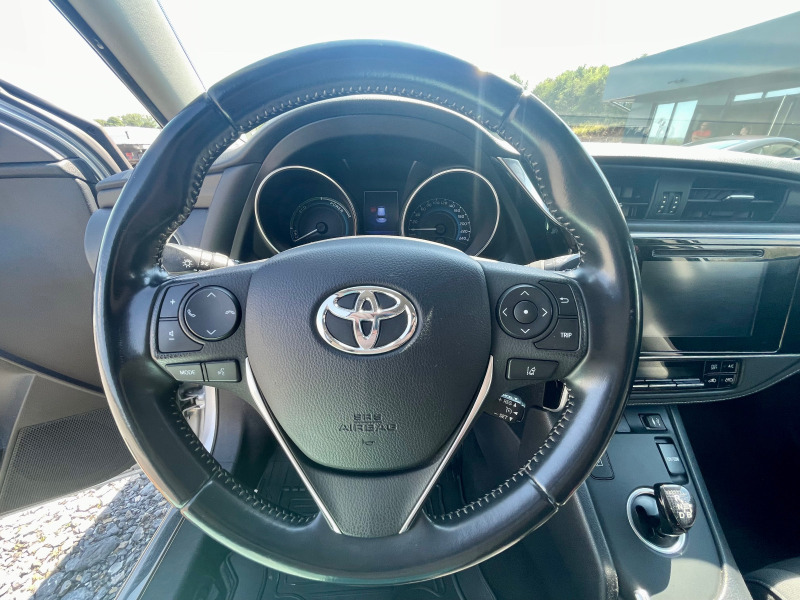 Toyota Auris 1.8 Hybrid / Гаранция, снимка 10 - Автомобили и джипове - 46279176