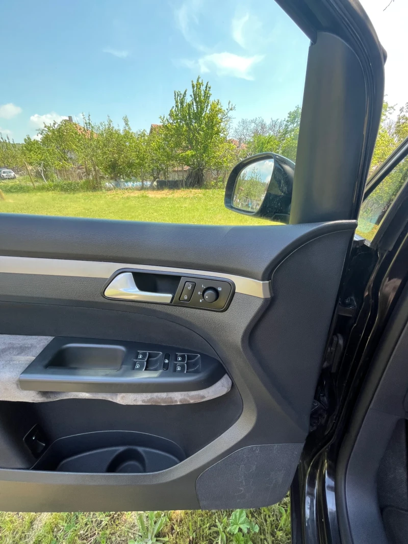 VW Touran 2.0 TDI 140 кс Facelift, снимка 12 - Автомобили и джипове - 52930484