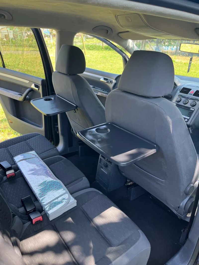 VW Touran 2.0 TDI 140 кс Facelift, снимка 5 - Автомобили и джипове - 52930484