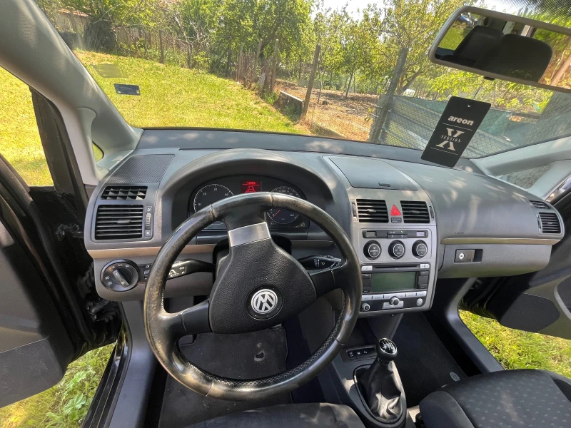 VW Touran 2.0 TDI 140 кс Facelift, снимка 9 - Автомобили и джипове - 52930484