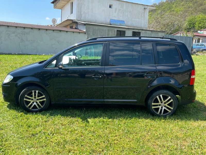 VW Touran 2.0 TDI 140 кс Facelift, снимка 2 - Автомобили и джипове - 52930484