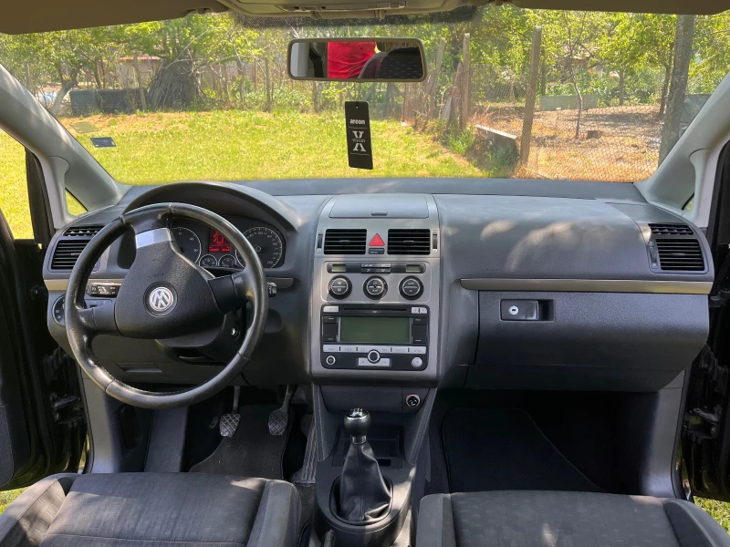 VW Touran 2.0 TDI 140 кс Facelift, снимка 6 - Автомобили и джипове - 52930484