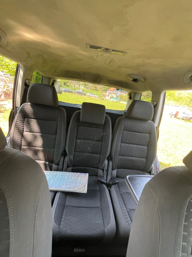 VW Touran 2.0 TDI 140 кс Facelift, снимка 8 - Автомобили и джипове - 52930484