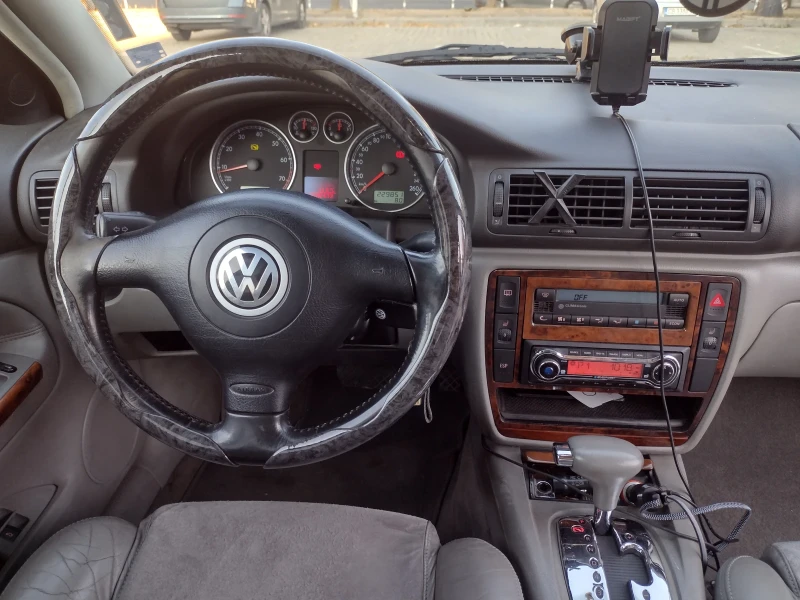 VW Passat 1.8 Т Highline. Газ, снимка 8 - Автомобили и джипове - 51316353