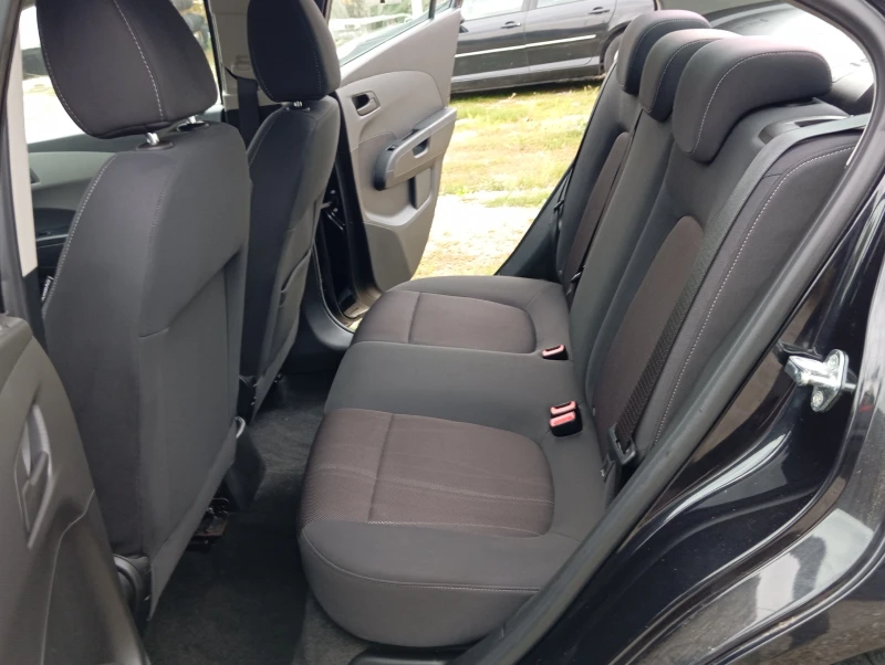 Chevrolet Aveo 1.3-D-КЛИМАТРОНИК, снимка 12 - Автомобили и джипове - 52036390