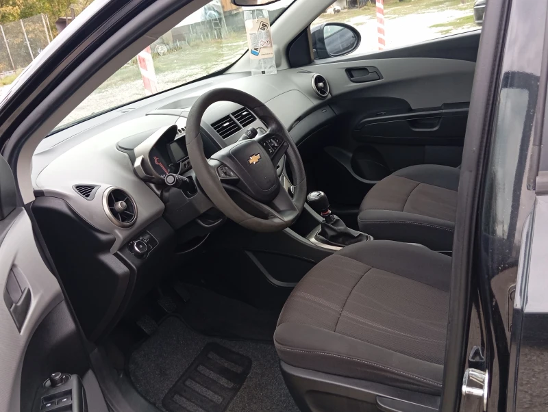 Chevrolet Aveo 1.3-D-КЛИМАТРОНИК, снимка 9 - Автомобили и джипове - 52036390