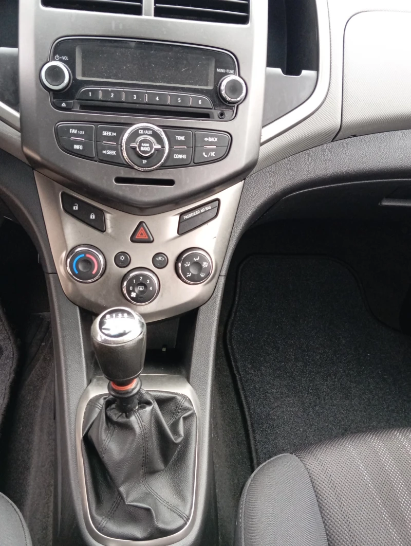 Chevrolet Aveo 1.3-D-КЛИМАТРОНИК, снимка 10 - Автомобили и джипове - 52036390
