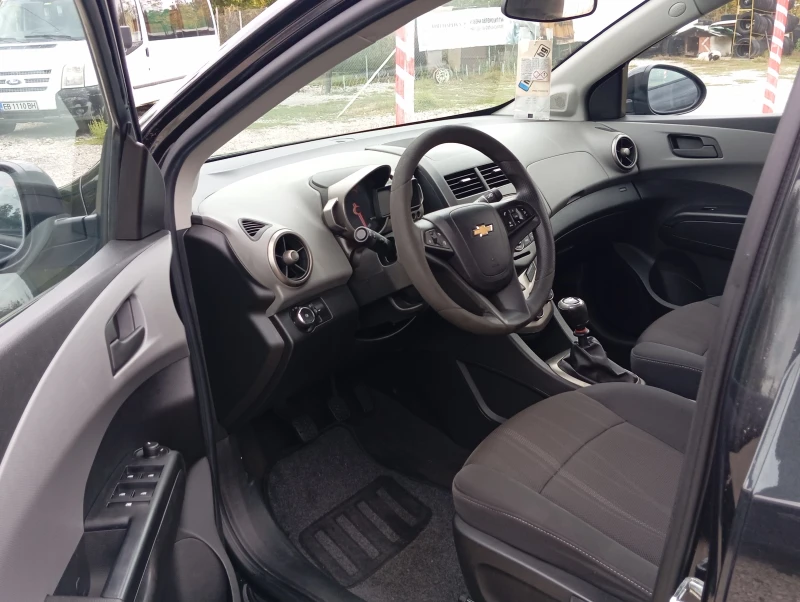 Chevrolet Aveo 1.3-D-КЛИМАТРОНИК, снимка 8 - Автомобили и джипове - 52036390