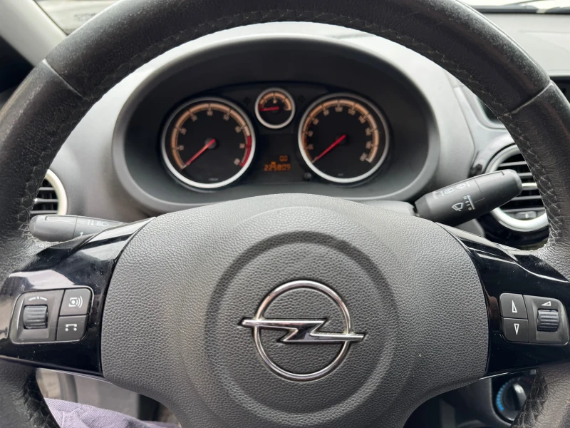 Opel Corsa 1.2 бензин, снимка 9 - Автомобили и джипове - 52048562