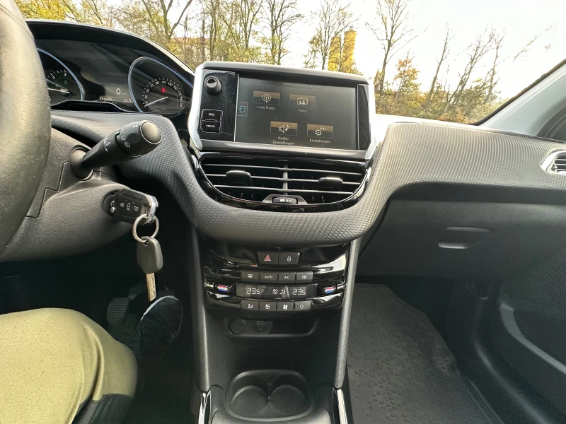 Peugeot 2008 1.6HDI* ALLURE* FULL* TOP* , снимка 15 - Автомобили и джипове - 52404578