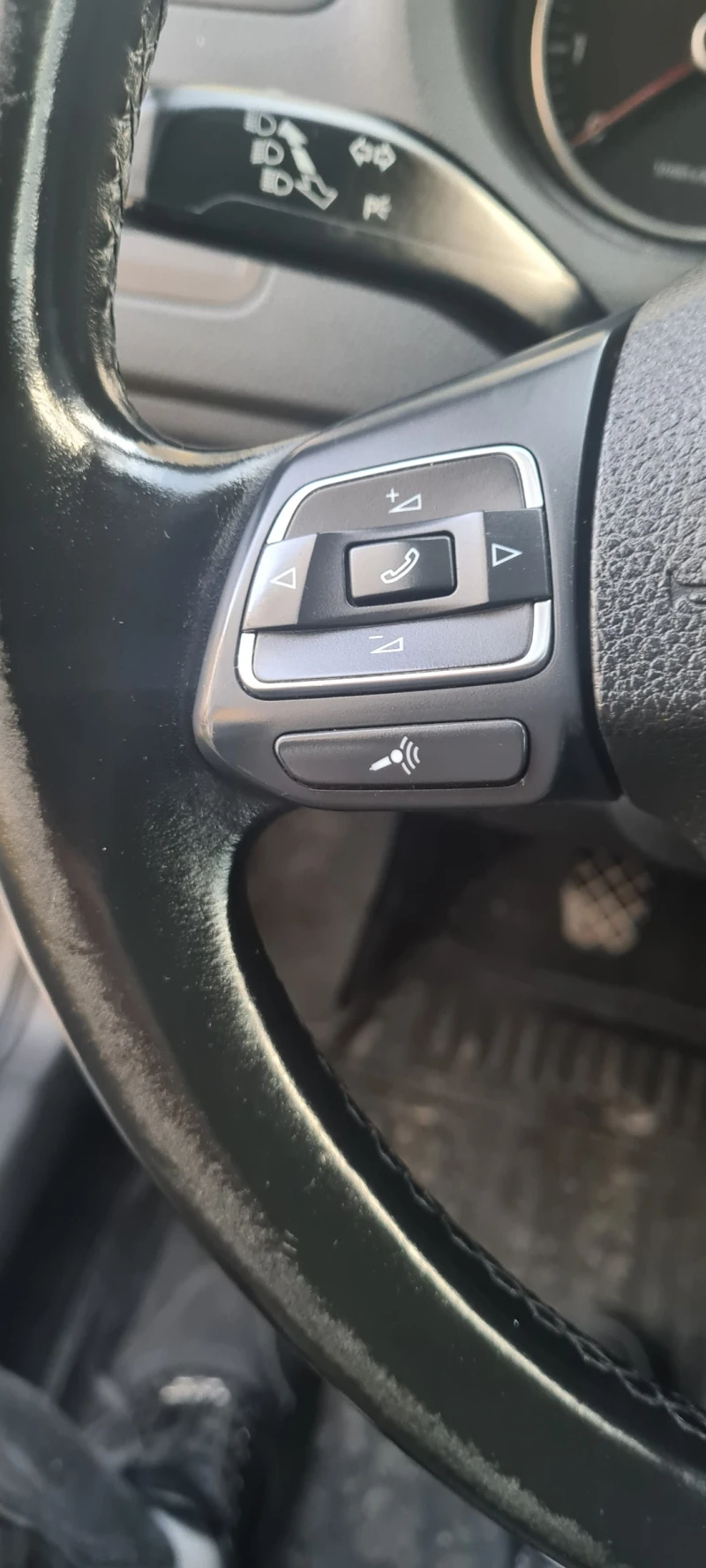 VW Polo 1, 4 85кс, снимка 6 - Автомобили и джипове - 52465571