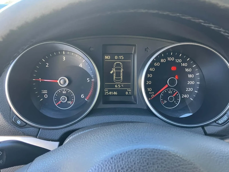 VW Golf 1.6 TDI 105 k Highline , снимка 12 - Автомобили и джипове - 52827608