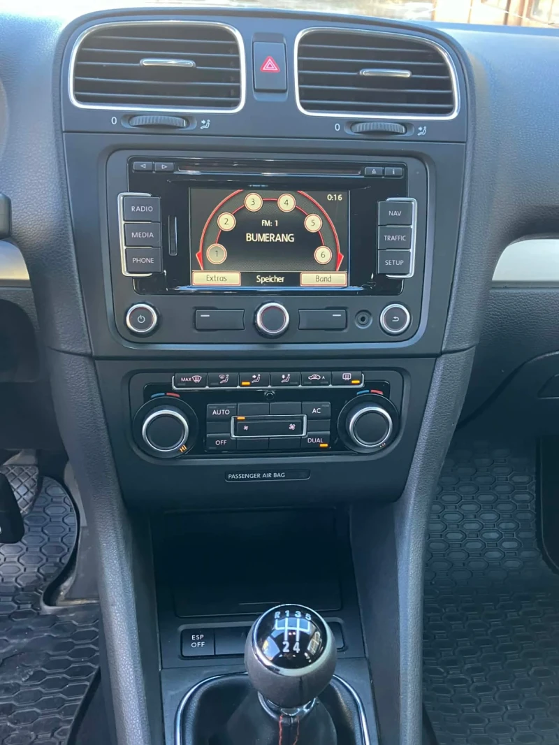 VW Golf 1.6 TDI 105 k Highline , снимка 13 - Автомобили и джипове - 52827608