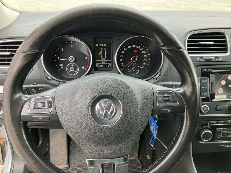 VW Golf 1.6 TDI 105 k Highline , снимка 10 - Автомобили и джипове - 53291458