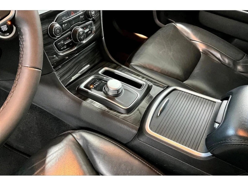 Chrysler 300c * Touring L | Leather | V6 | Remote Start * CARFAX, снимка 11 - Автомобили и джипове - 53247038