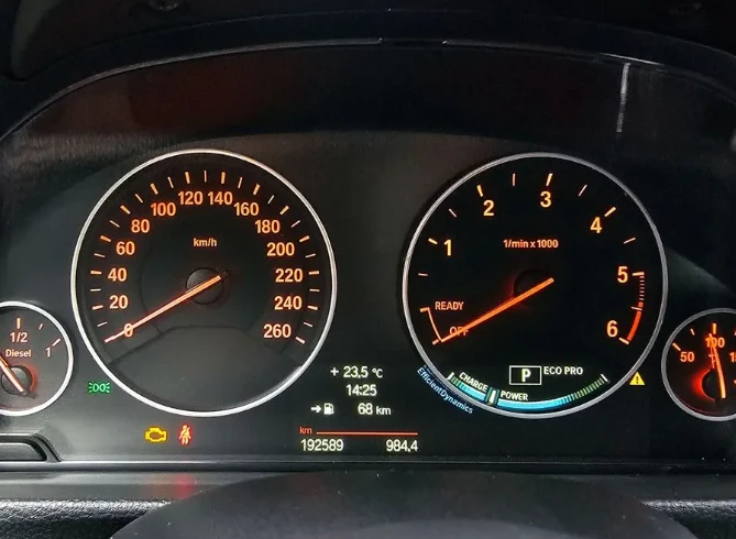 BMW 320  - изображение 8