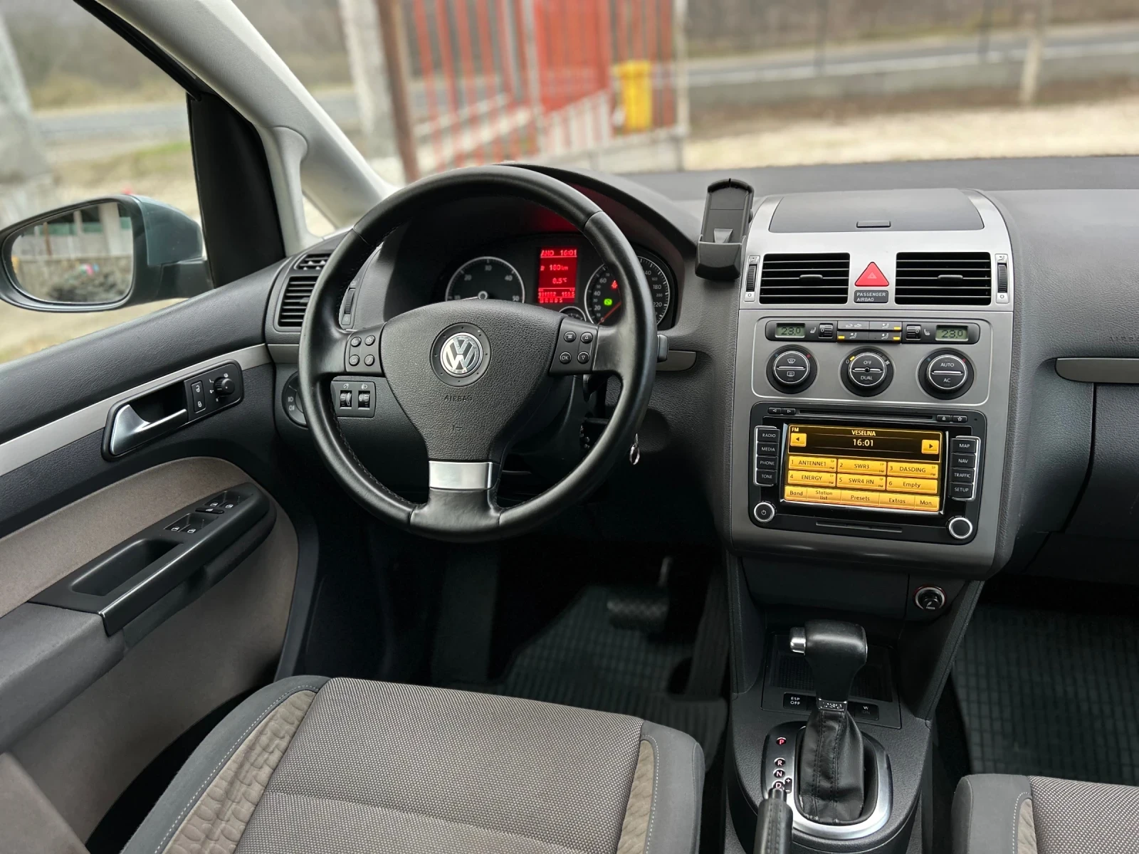 VW Touran CROSS 2.0TDI DSG NAVI 7места - изображение 9