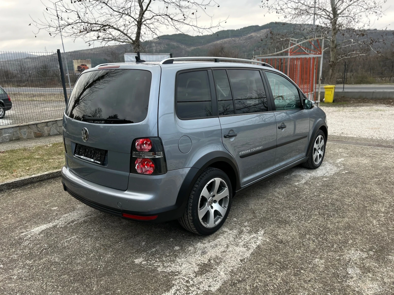 VW Touran CROSS 2.0TDI DSG NAVI 7места - изображение 3