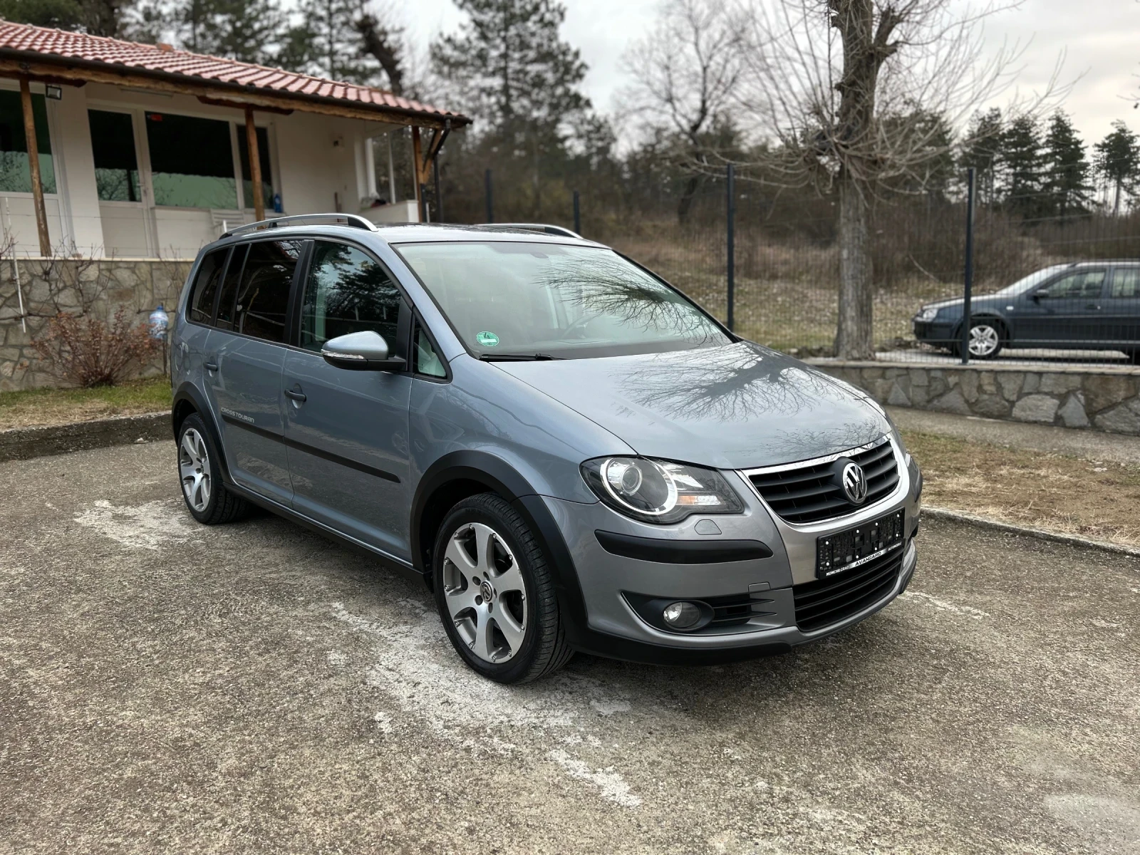 VW Touran CROSS 2.0TDI DSG NAVI 7места - изображение 2