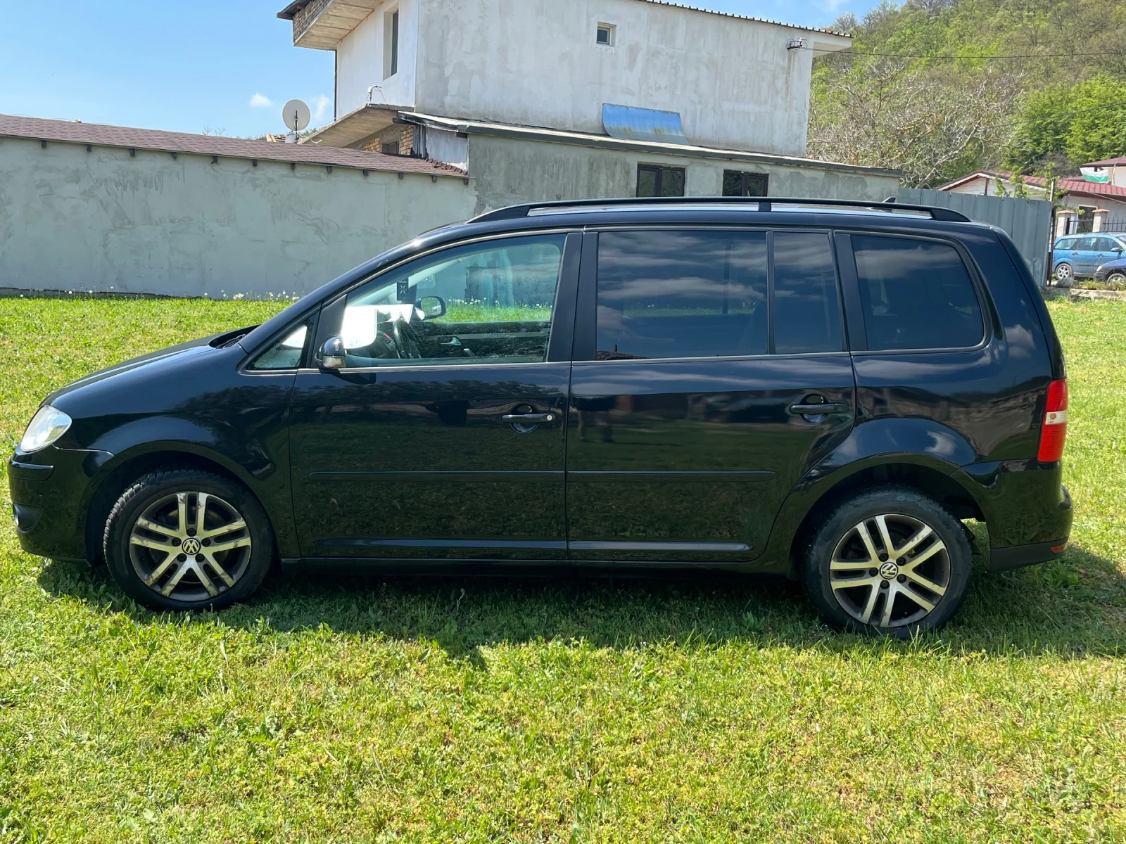 VW Touran 2.0 TDI 140 кс Facelift - изображение 2