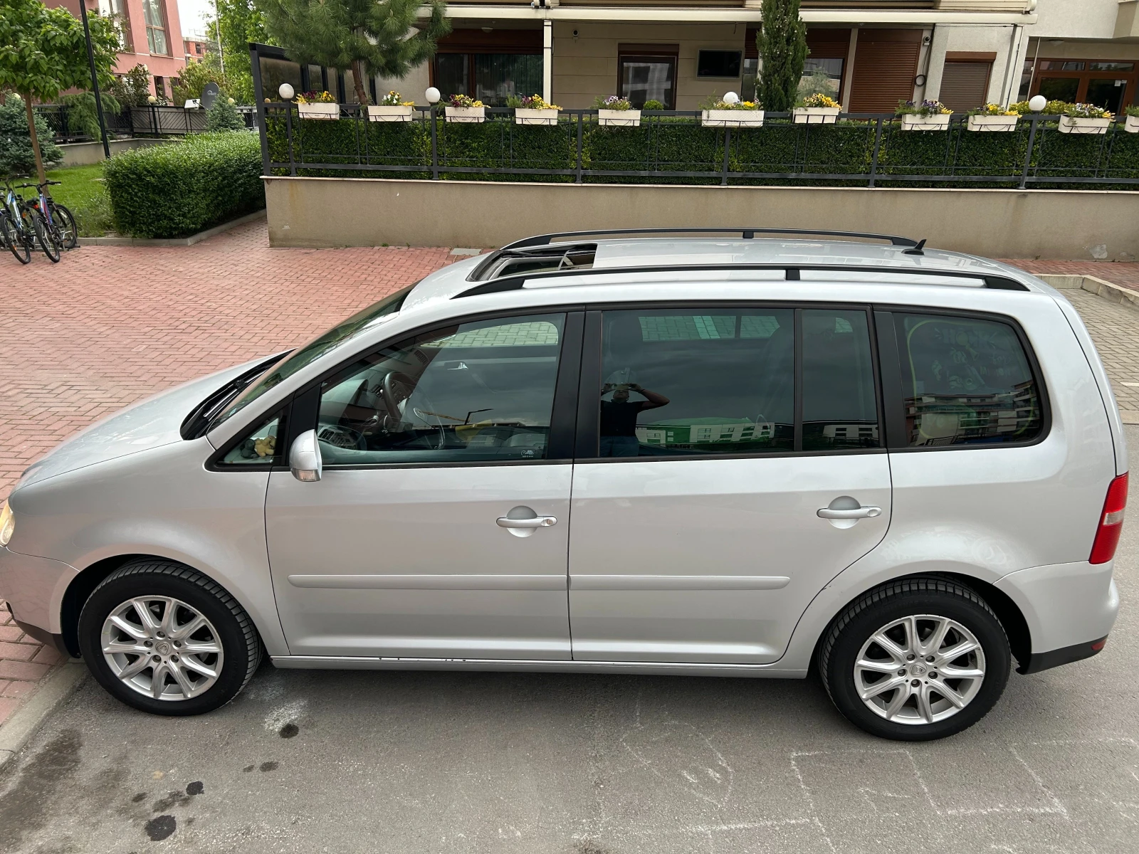VW Touran 2.0TDI Highline - изображение 3