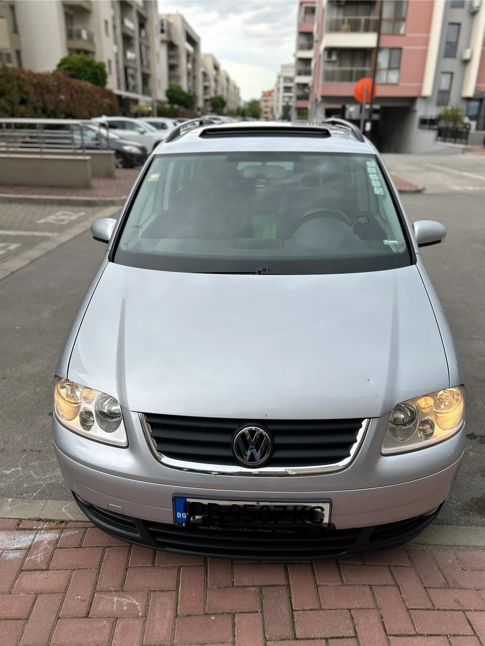 VW Touran 2.0TDI Highline - изображение 2