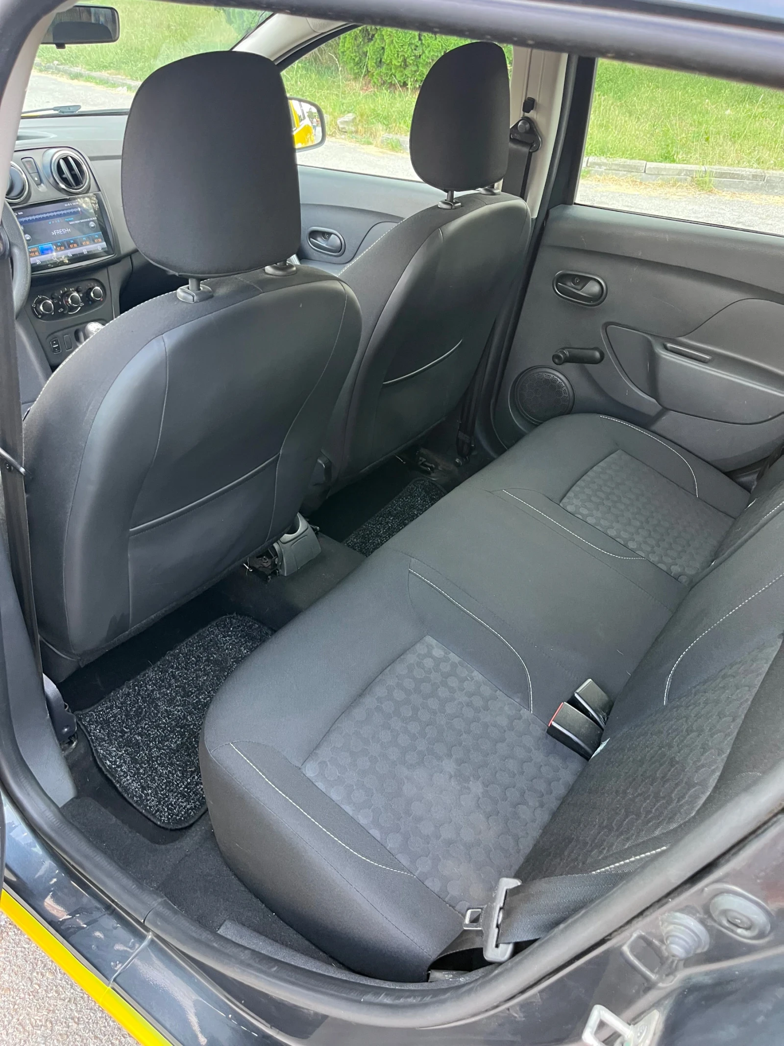 Dacia Logan 1.2 75кс Laureate - изображение 9