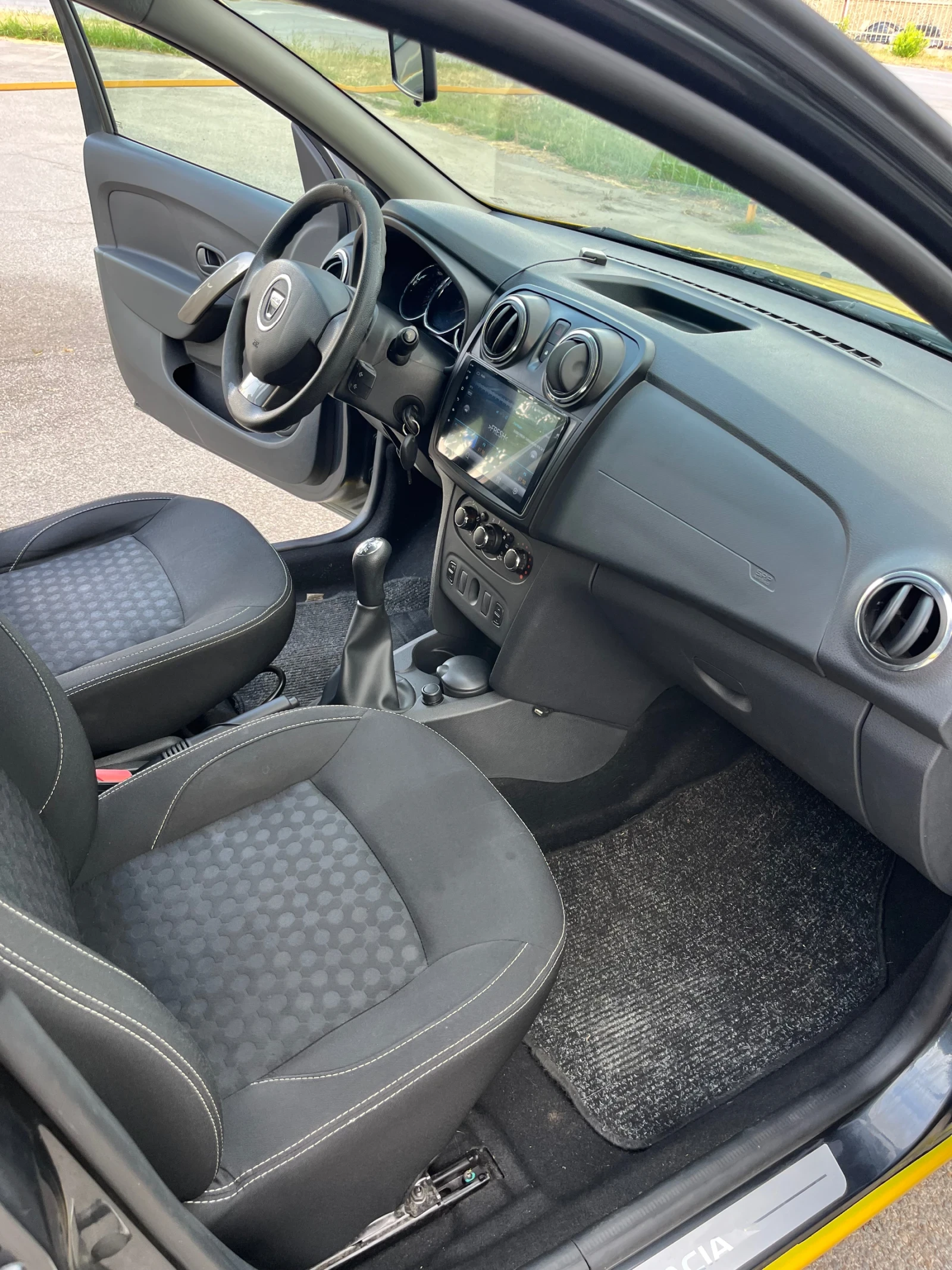 Dacia Logan 1.2 75кс Laureate - изображение 8