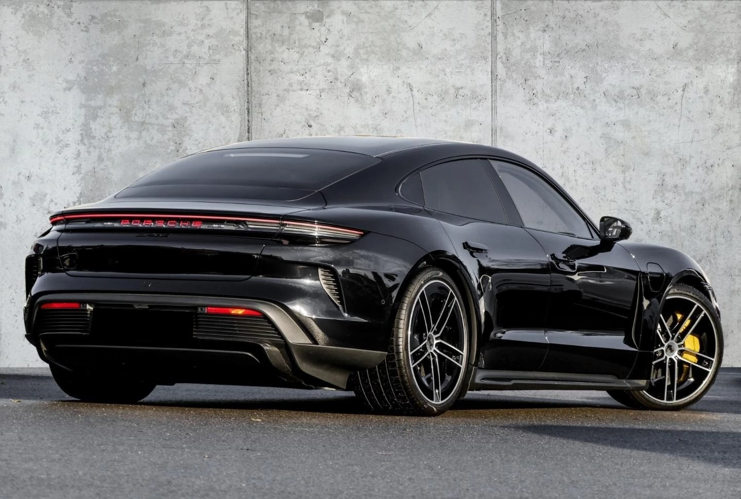 Porsche Taycan TURBO S LED-MATRIX PANORAMA BURMESTER KERAMIK | Mobile.bg   4