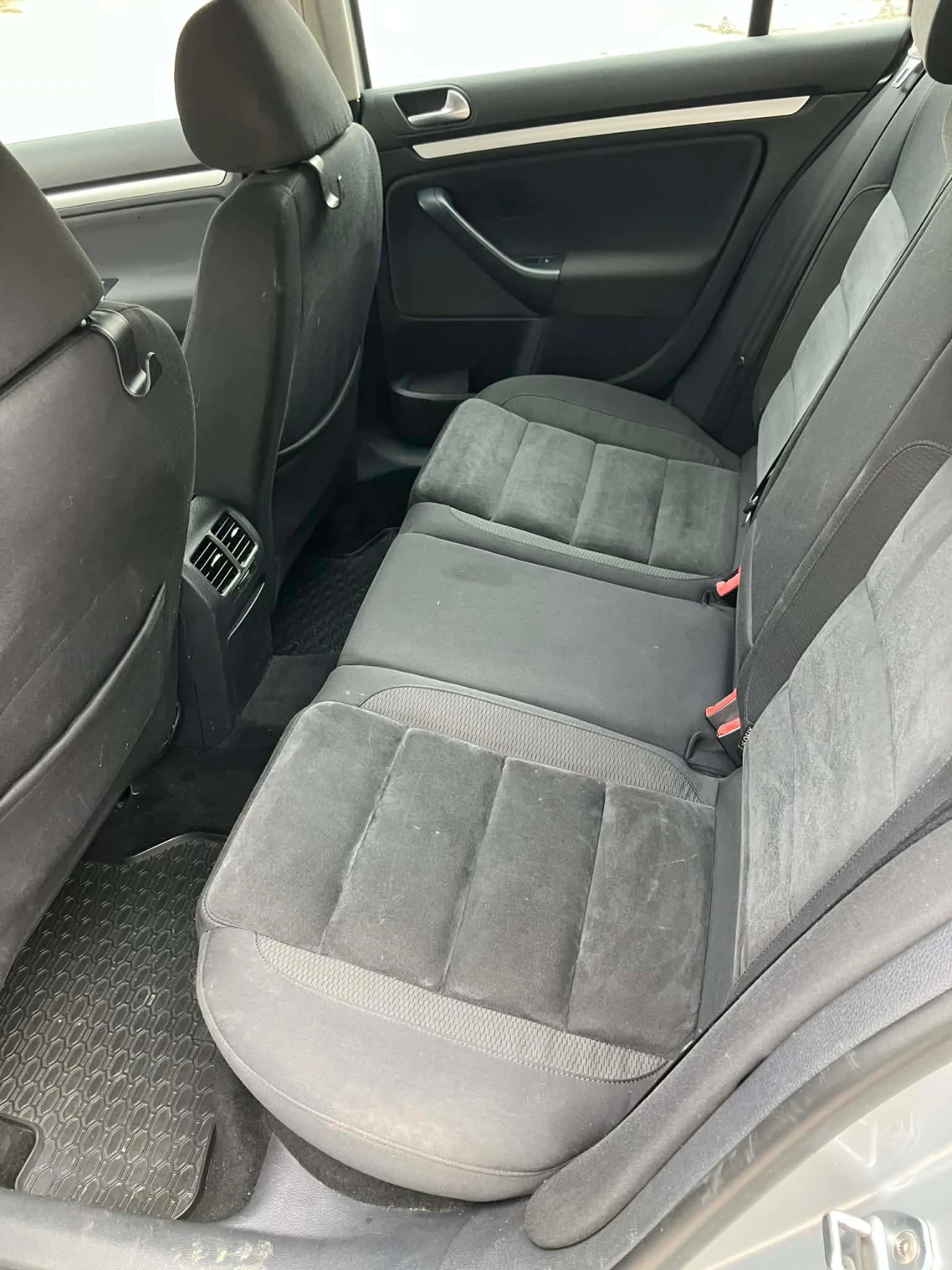 VW Golf 1.6 TDI 105 k Highline , снимка 12 - Автомобили и джипове - 54164371