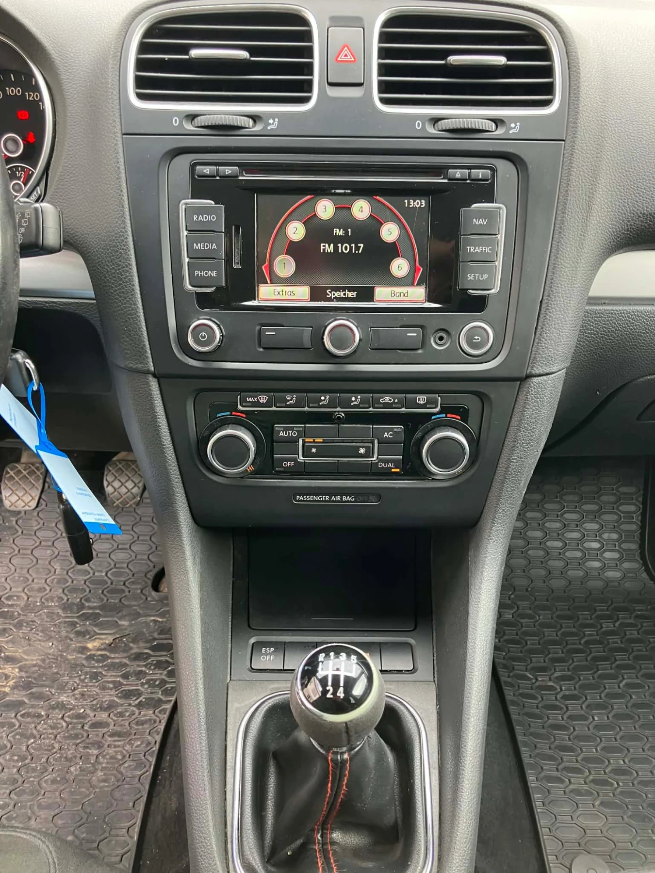 VW Golf 1.6 TDI 105 k Highline , снимка 11 - Автомобили и джипове - 54164371