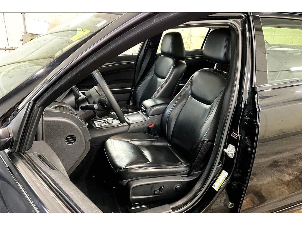 Chrysler 300c * Touring L | Leather | V6 | Remote Start * CARFAX - изображение 3