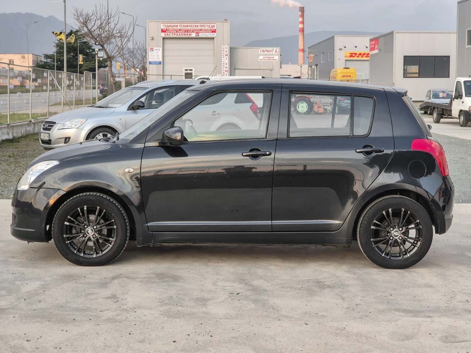 Suzuki Swift 1.3 Бензин Подгрев запазена, снимка 4 - Автомобили и джипове - 53745510