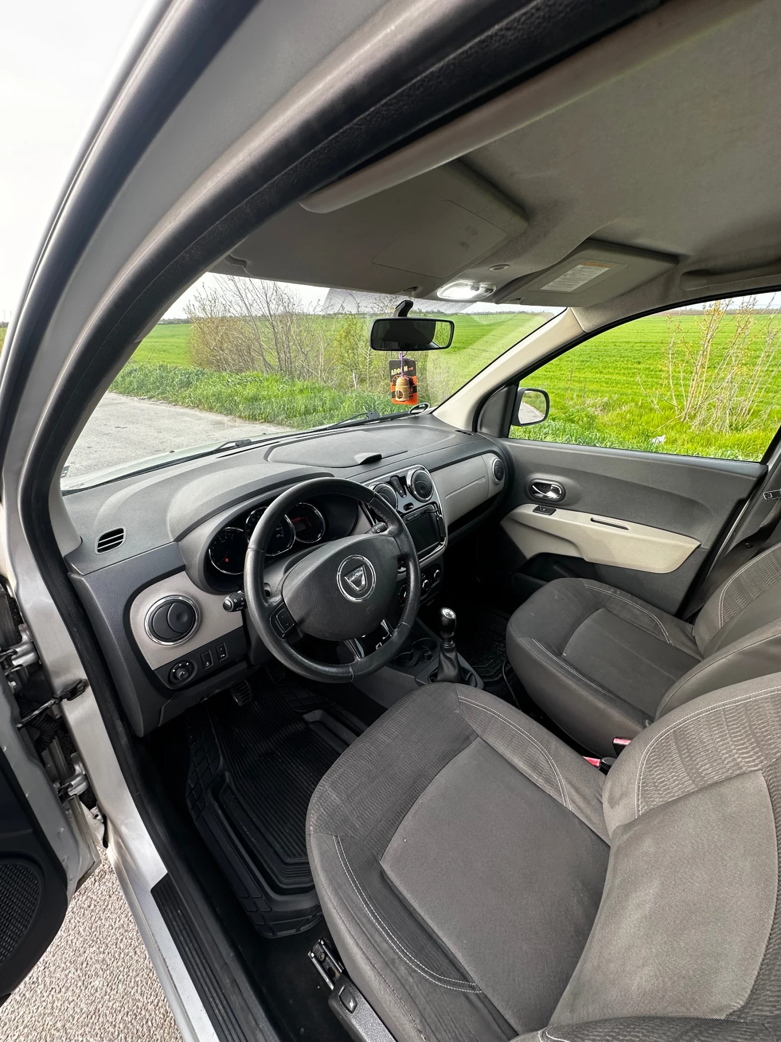 Dacia Lodgy 1.5 107hp 7 МЕСТА , снимка 7 - Автомобили и джипове - 54182677