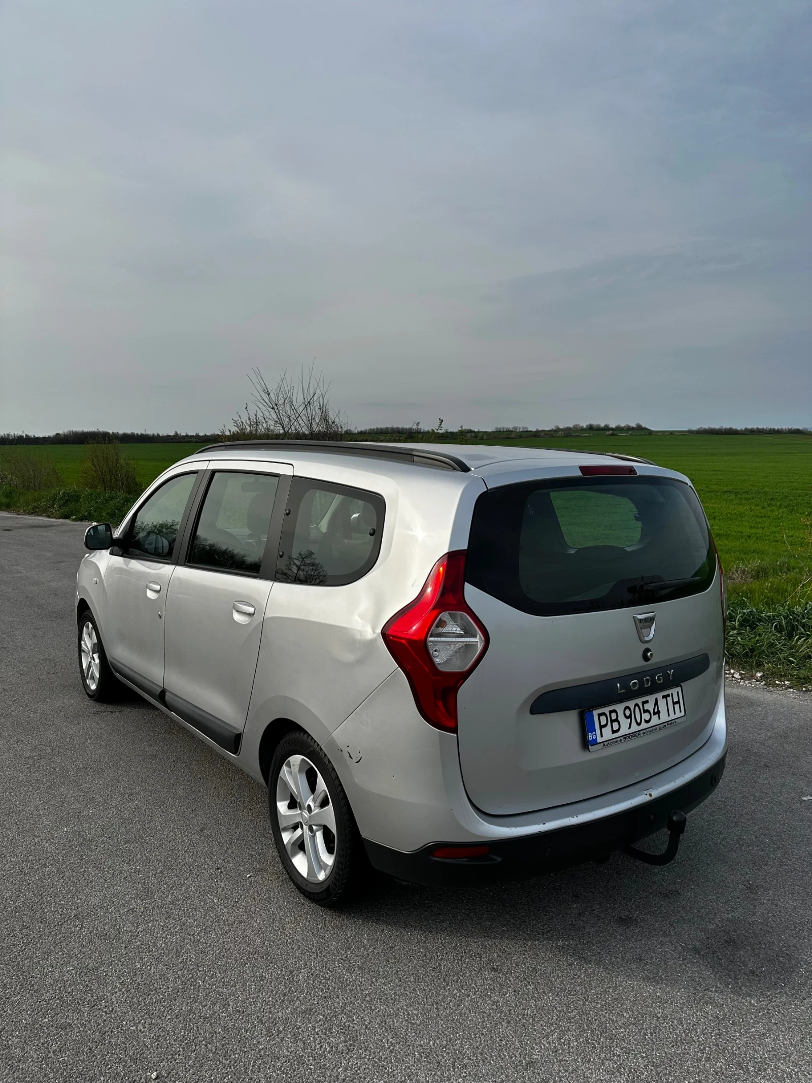 Dacia Lodgy 1.5 107hp 7 МЕСТА , снимка 5 - Автомобили и джипове - 54182677
