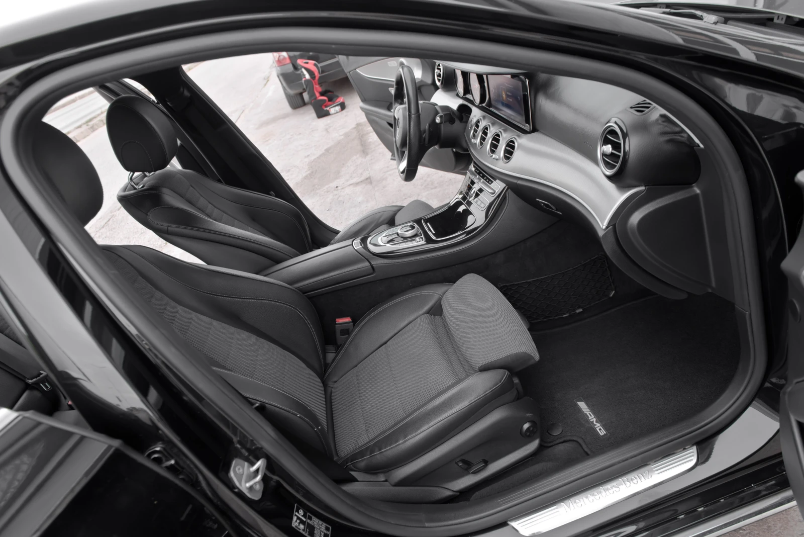 Mercedes-Benz E 220 AMG оптика, снимка 11 - Автомобили и джипове - 55128820