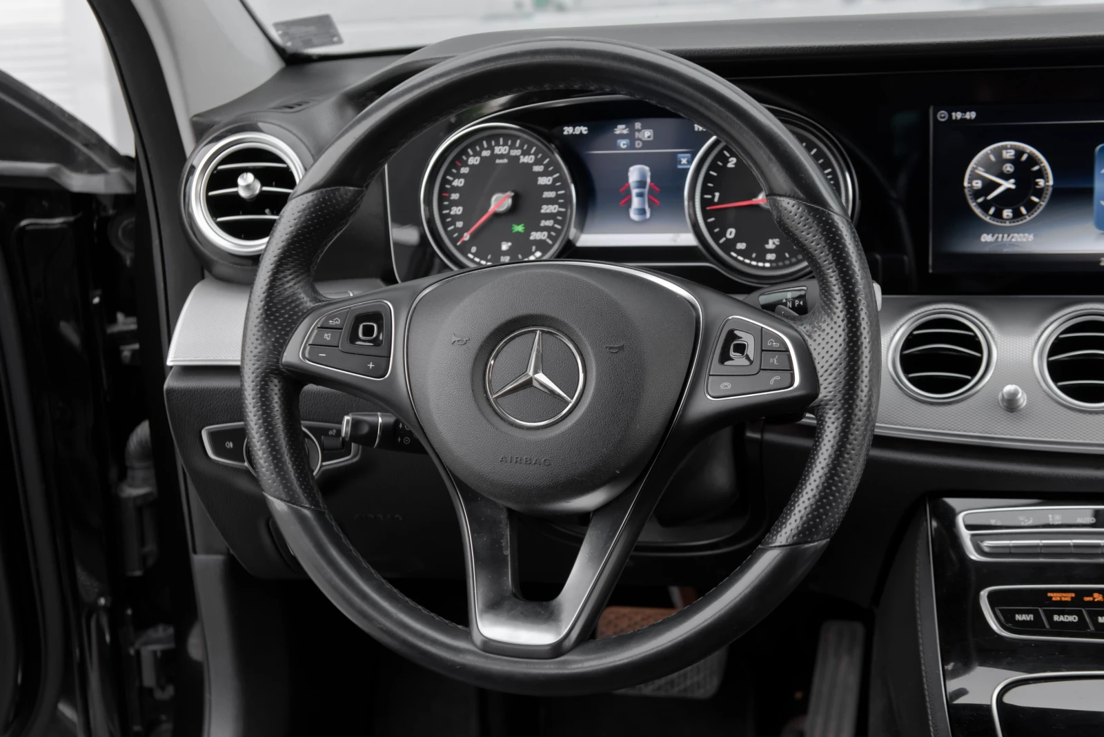 Mercedes-Benz E 220 AMG оптика, снимка 14 - Автомобили и джипове - 55128820