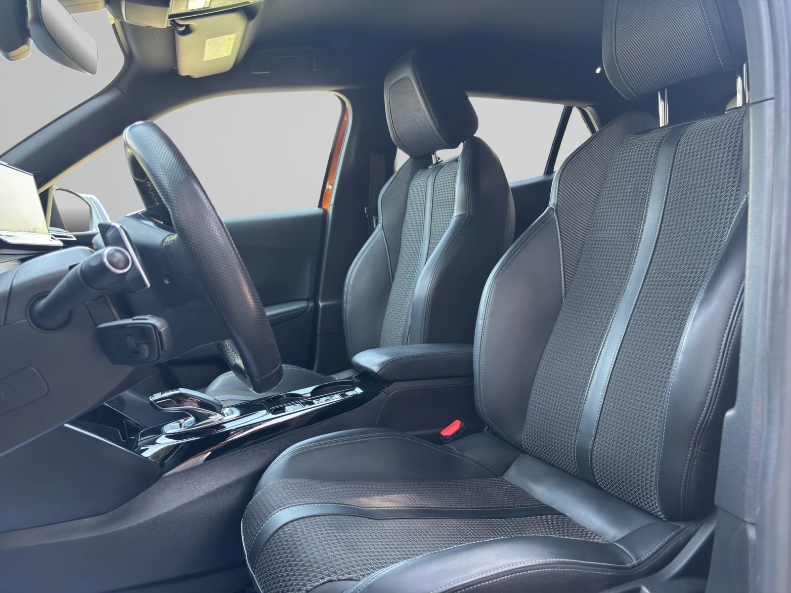 Peugeot 2008 GT 1.2 PureTech 130 EAT8 Лизинг Гаранция 2 години, снимка 10 - Автомобили и джипове - 55170487