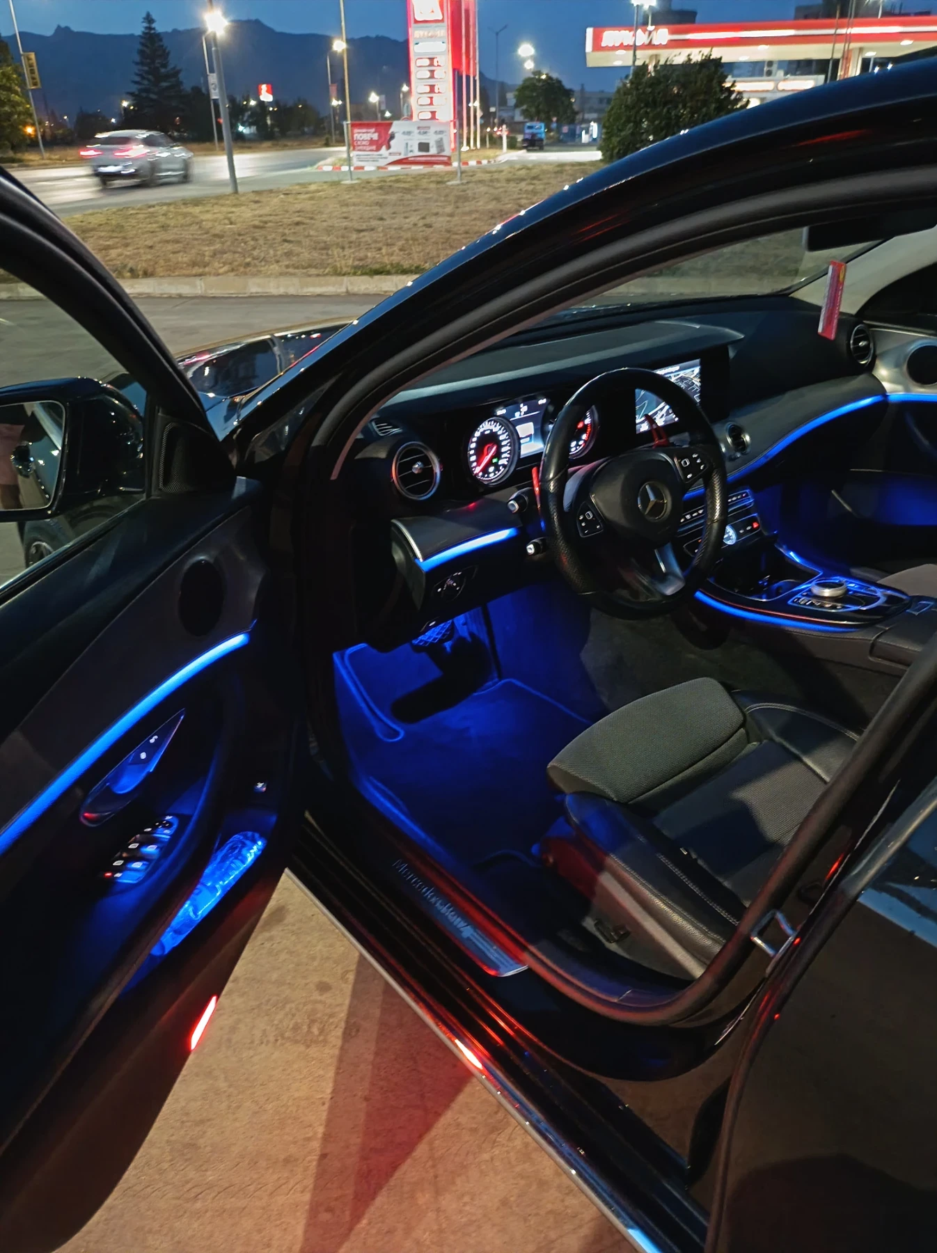 Mercedes-Benz E 200, снимка 7 - Автомобили и джипове - 55688933