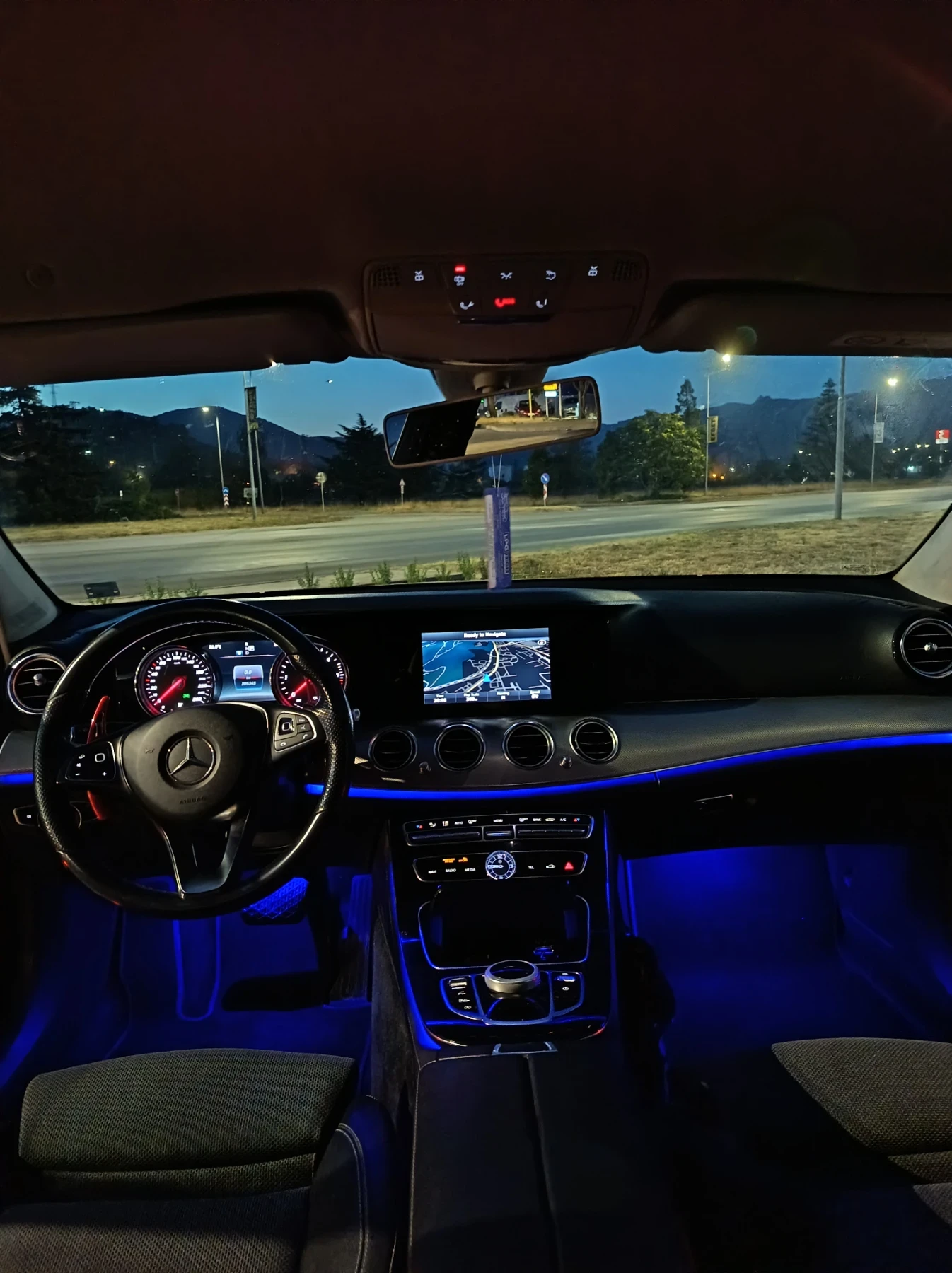 Mercedes-Benz E 200, снимка 6 - Автомобили и джипове - 55688933