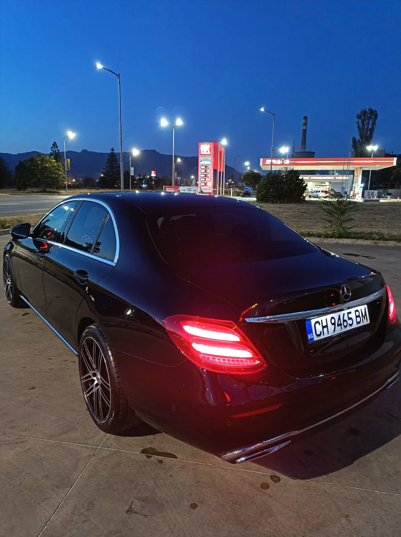 Mercedes-Benz E 200, снимка 4 - Автомобили и джипове - 55688933