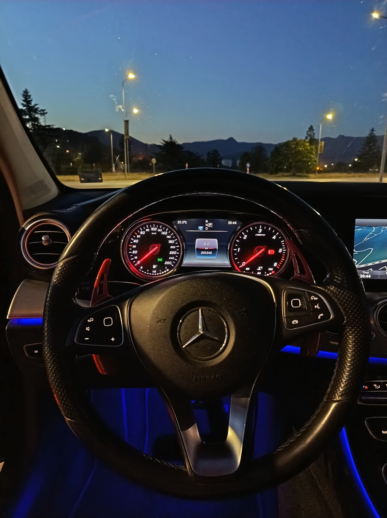 Mercedes-Benz E 200, снимка 5 - Автомобили и джипове - 55688933