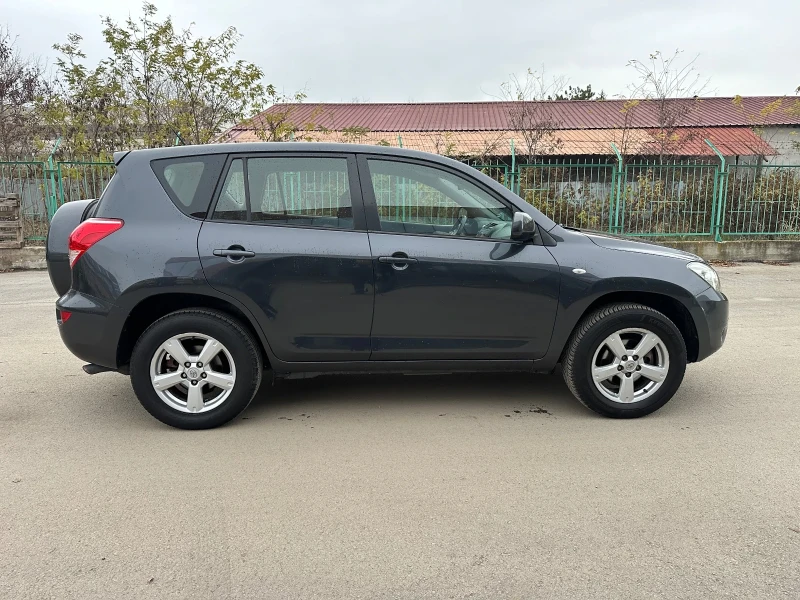 Toyota Rav4 2.2 d4d 136кс, снимка 4 - Автомобили и джипове - 48074457